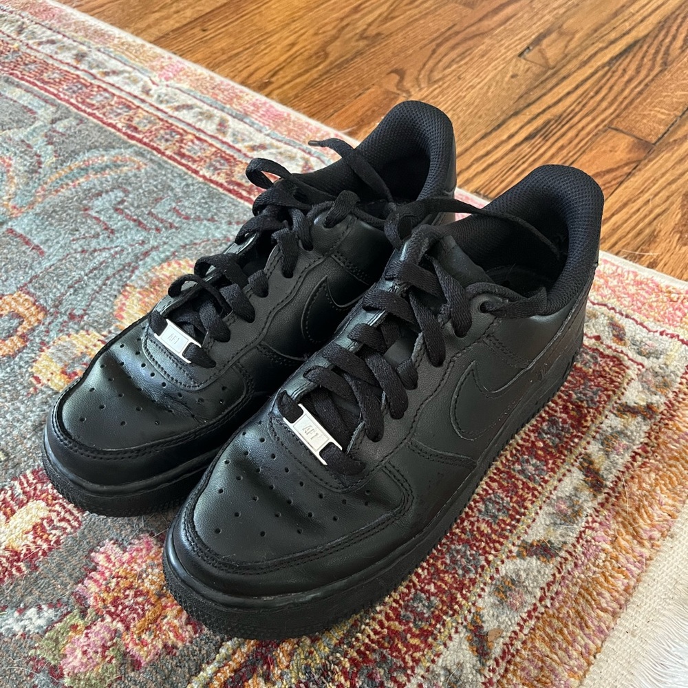Black Nike Airforce 1s